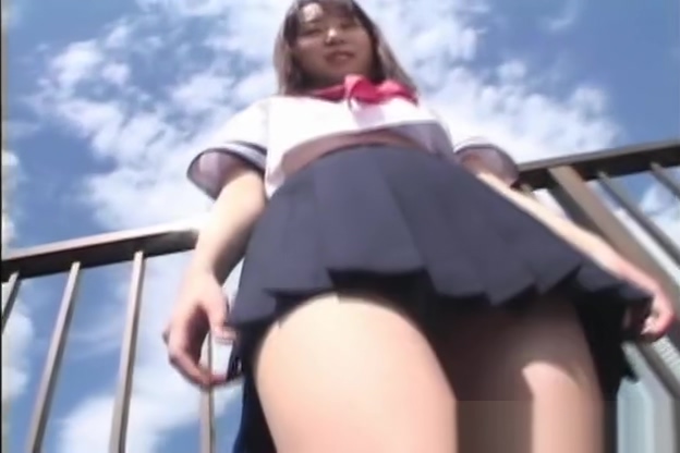 Japanese schoolgirl upskirt in public part5